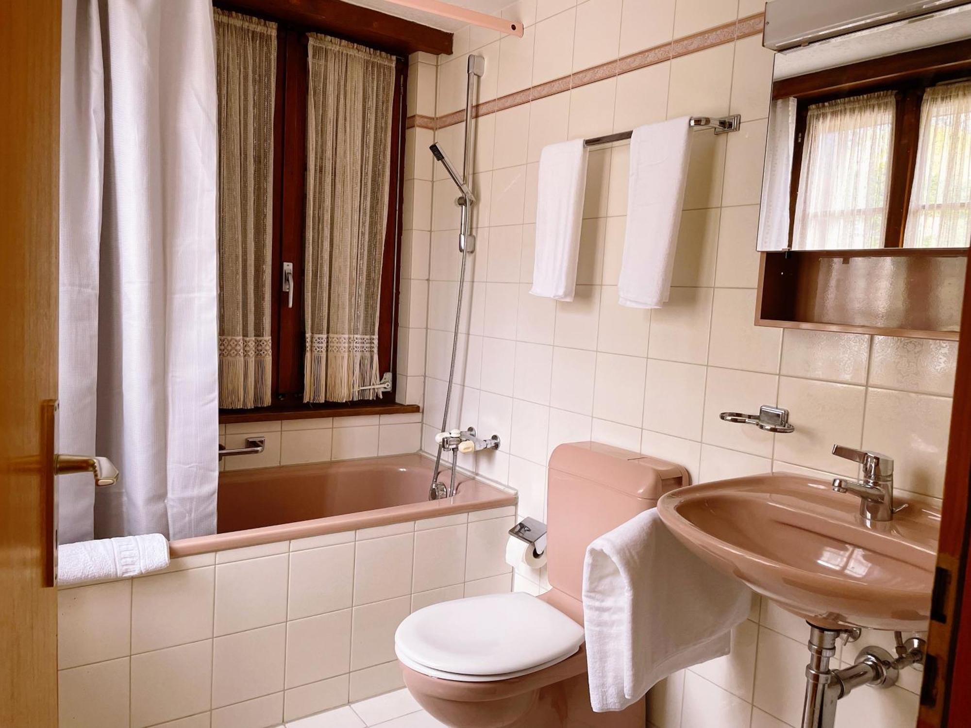 Hotel Gemmi Лойкербад Стая снимка